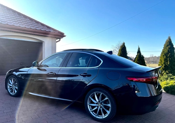 Alfa Romeo Giulia cena 84500 przebieg: 74500, rok produkcji 2017 z Warszawa małe 497